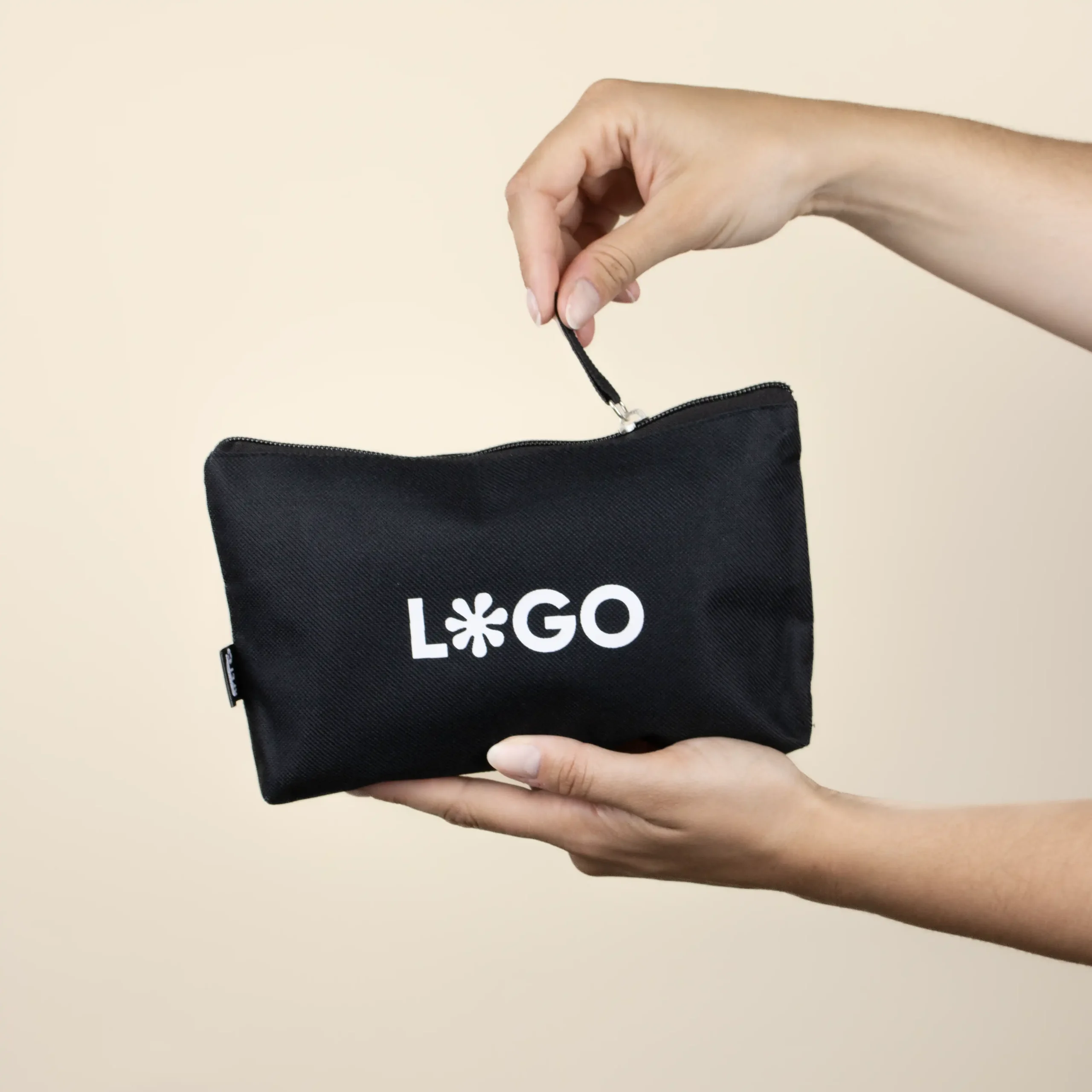 CINTIA : Trousse de toilette en coton recyclé de 230 gr/m2.