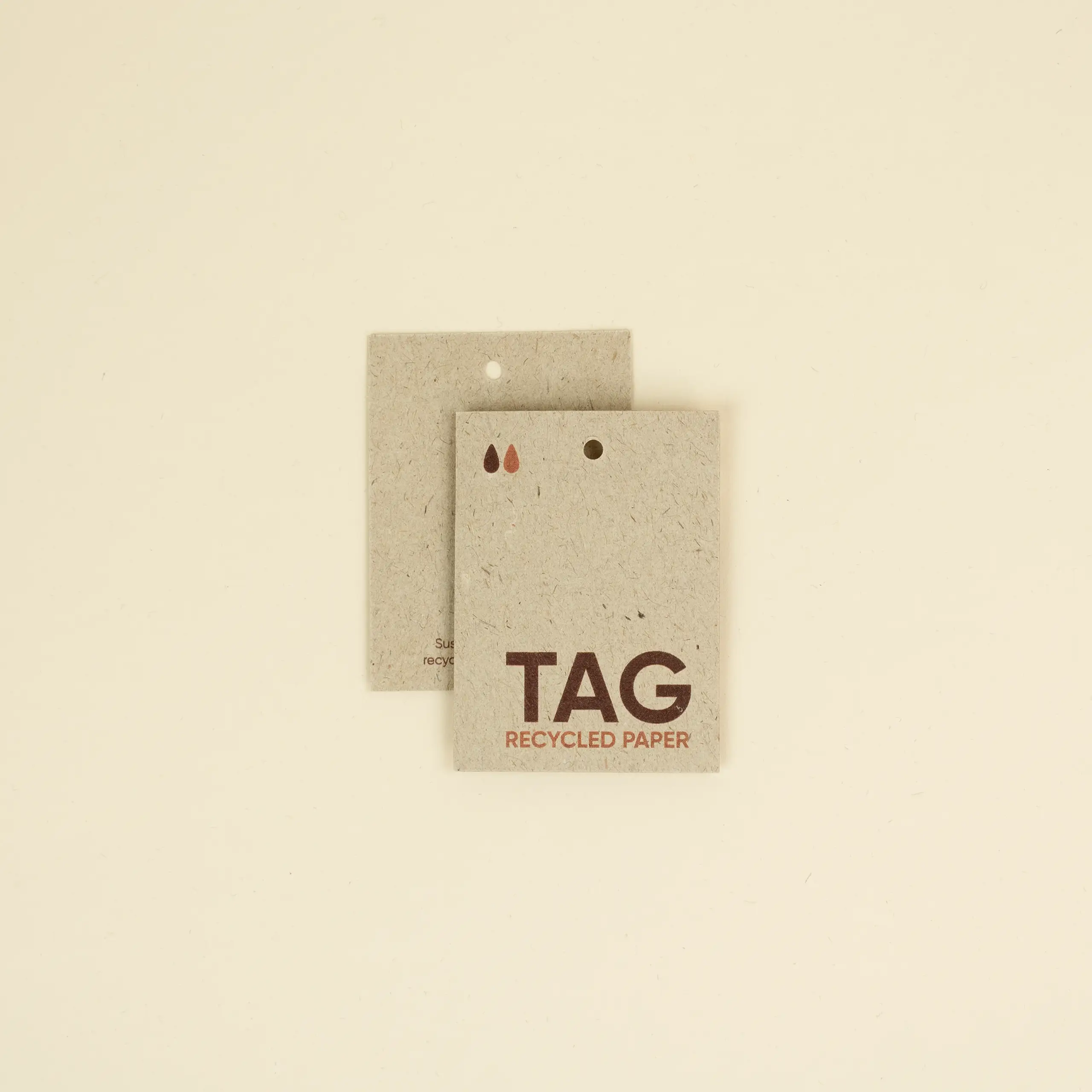 RECYCLED PAPER: Tags, 7,5×5,5 cm.