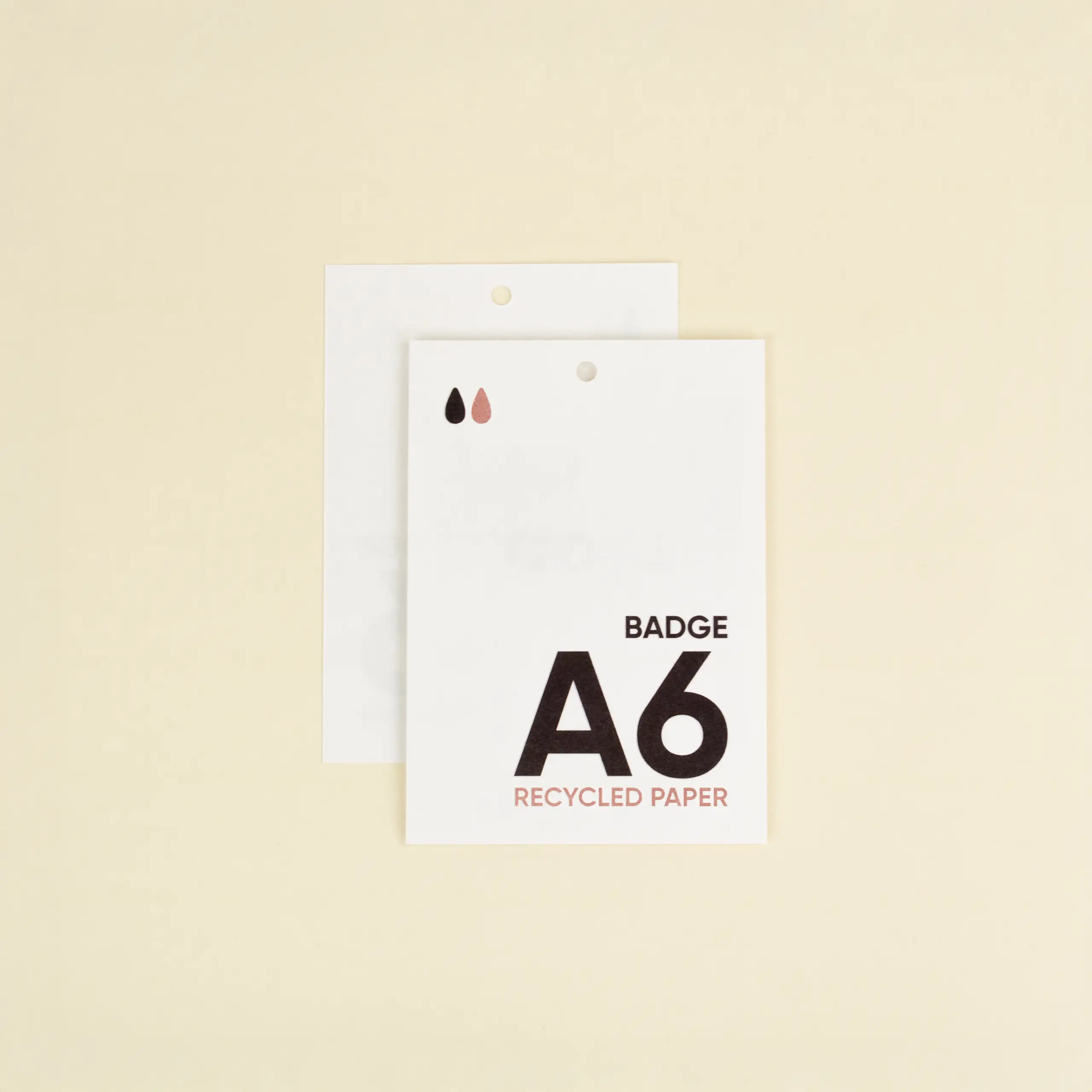PAPIER ÉCOLOGIQUE: Badge A6, 10,5×14,8 cm.